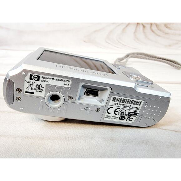 HP PhotoSmart M547 Point & Shoot Pocket Digital Camera DIGICAM W/ Card & Case - Picture 11 of 16